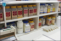 "한방분업 아닌데…과립제 개봉판매 불법 아니다"