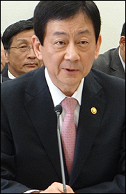 진영 "보장성강화·수가인상 위해 사회적 대타협 필요"