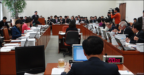 국회, 진주의료원 폐업철회·리베이트 근절 한목소리