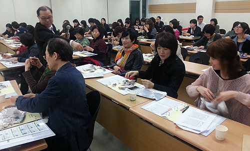 "탈 처방의존 경영"…약사들은 '주경야독'

