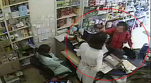 "환자 드러눕고 고함치고"…그 여약사는 지쳤다