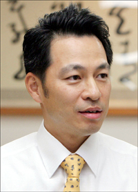 동아 강신호 회장, 4남 강정석 사장에게 경영권 양도