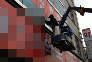 "국가 지원사업인데"…약국, LED 조명 주의보