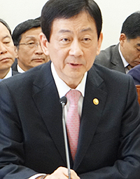 "수입에서 수출로"…미래 성장산업으로 백신 육성