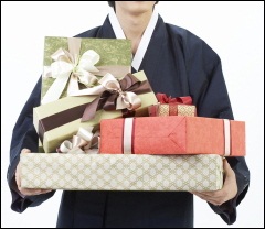 "거래처 원장님들이 추석 선물을 안 받아요"