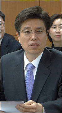 "의원·약국 담배 못팔게 유관부처와 적극 협의"