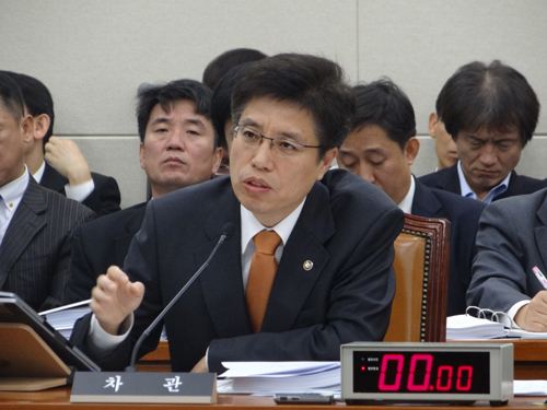 이영찬 "저가구매제 문제점 안다"…의견수렴 후 논의