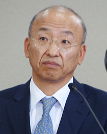 문 후보자 "기부 신경 못쓰고 살아 송구스럽다"
