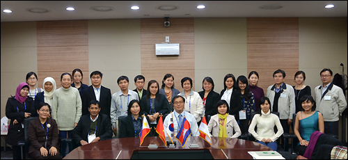 동남아 의약정책 공무원, 한미약품 팔탄공장 방문 
