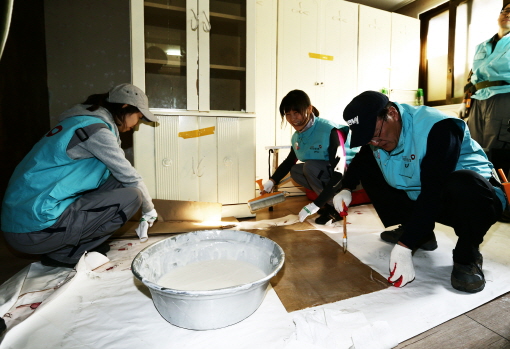 건보공단, 집수리봉사 '행복둥지 100호점' 탄생