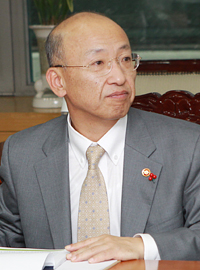 "문 장관의 입을 보라"…시장형제 시행 국회 도마에