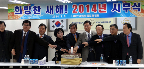 도매, 승리의 2013 기운받아 말띠해도 힘차게 
