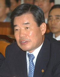 김진표 의원 "약국은 건강복덕방…법인화 저지"