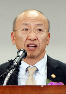 문 장관 "보험약 상시적 약가조정 장치 마련돼야"