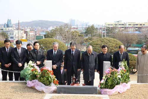 유한양행, 故 유일한 박사 43주기 추모식 거행
