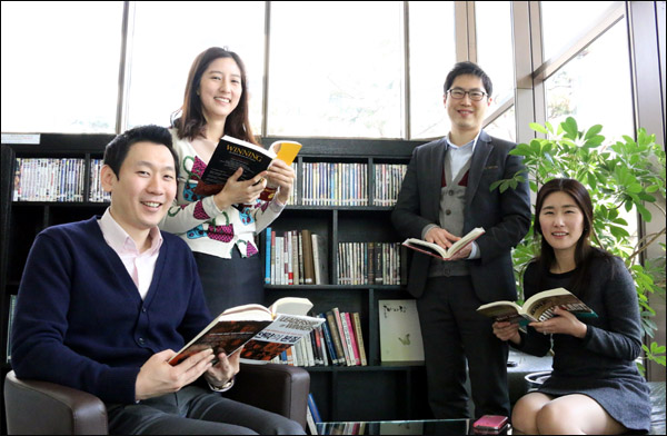 대웅제약의 독서경영 "회사 전체가 도서관으로"

