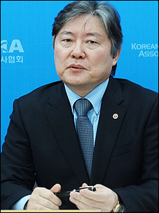 불신임 이후 더 바빠진 노환규, 선거·고소 준비