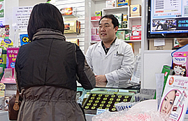 조제환자 주는 여름비수기…걱정없는 약국들 보니