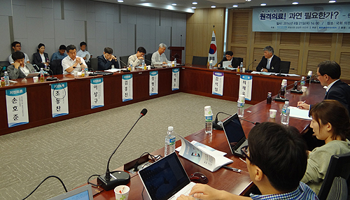 "국민, 의사도 원치않는 원격의료, 누구 위한 것이냐"
