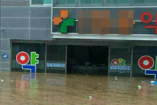 "조제실 흙탕물"…부산 약국가 물폭탄에 아수라장