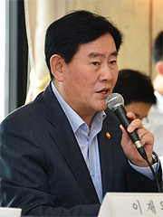 최경환 부총리 "중소병원 도산…젊은 의료인 좌절"