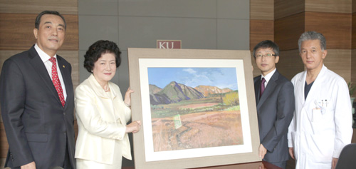 의사 화가 최창희 씨, 고대안산병원에 서양화 기증