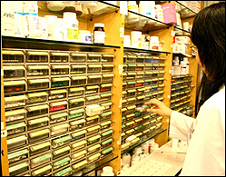 "간호사 분쇄조제 하다 유산"…그럼 약사는 어디에?