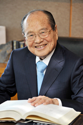 한독 김신권 회장 유족들, 주식·현금 기부