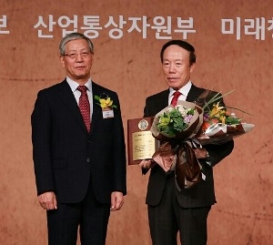 신성약품 김진문 회장 최고경영인상 수상