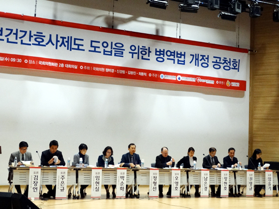 공중보건간호사 도입?…"약사 등 형평성 논란"