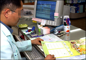약국, 달력 스트레스…제약사, 특매 조건에 제공