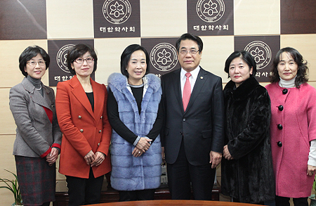 이대 개국동문회 "약사직능 강화 밑거름될 것"