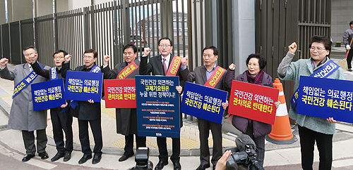 의료계 "면허반납 불사"…규제기요틴 파문 확산