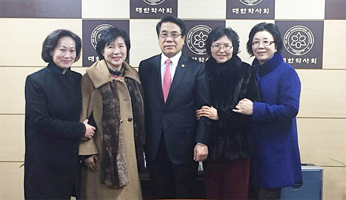 숙명약대 개국동문 "대국민 신뢰회복 최선"