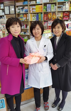 광진구약, 설 맞아 회원약국에 떡 전달 