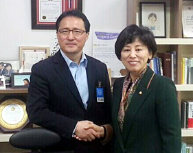 조인성 후보, 국회 찾아 피부미용사 의료기기 사용 저지