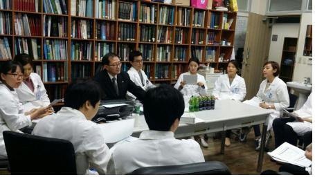 추무진, 발로 뛰는 선거운동 "젊은의사 만난다"