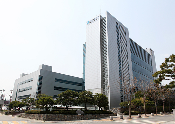 동아쏘시오홀딩스, 독일 원료제약사 M&A 시동