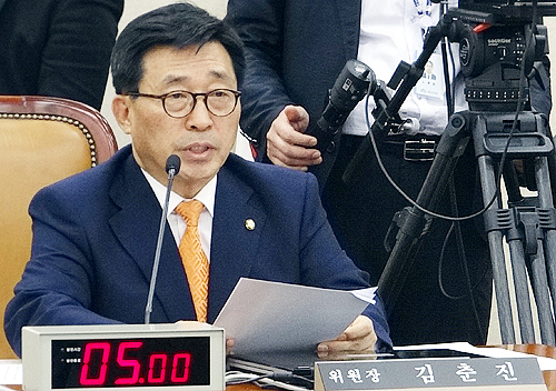 김춘진 위원장 "의료일원화 논의 시작할 때 됐다"
