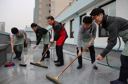 삼진, 판매 적립금으로 4월 봉사활동