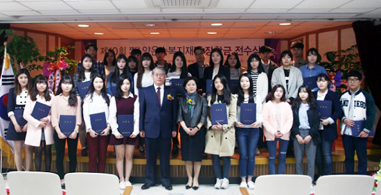 백제약품, 대학생 50명에 장학금 1억원 전달