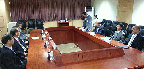 약국 수가협상 첫 라운드…"곳간 찼으면 나눠 줘야지"