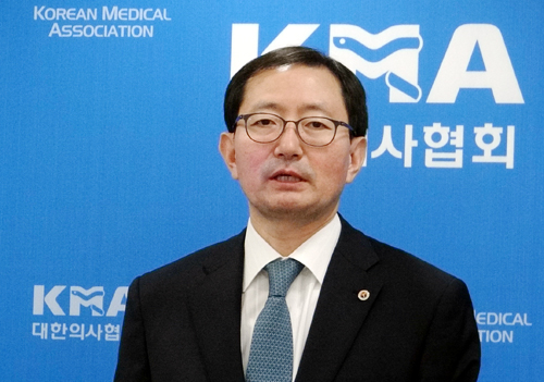 "병원 진료 회피, 의사 자녀 등교 거부 도움 안된다"
