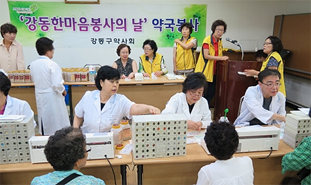 강동구약, 무료투약 봉사약국 운영 '구슬땀'