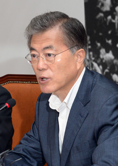 문재인 "보건의료 빼면 서비스산업법 바로 통과"