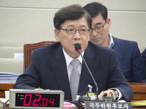 정진엽 "법인약국 설립 추진, 좋은 방향 아니다"