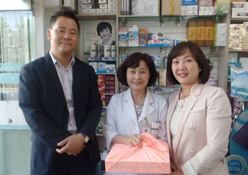 서초구약, 한가위 맞아 회원 약국에 선물 전달 