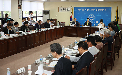 폭행고소 관련 두 상근임원 두달만에 '멋쩍은 화해'