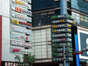 미용학원장 사무장? 의원 내 비의료인 문신 시술 논란