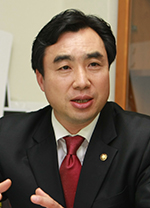 마약 불법 반출한 교수, 산하 병원에서 재임용?
